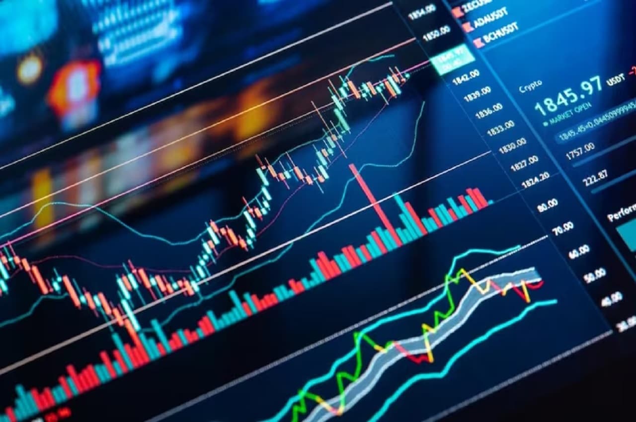 Stocks in news: अडानी के इन दो शेयरों की है चर्चा, साथ ही ये स्टॉक्स भी हैं खबरों में