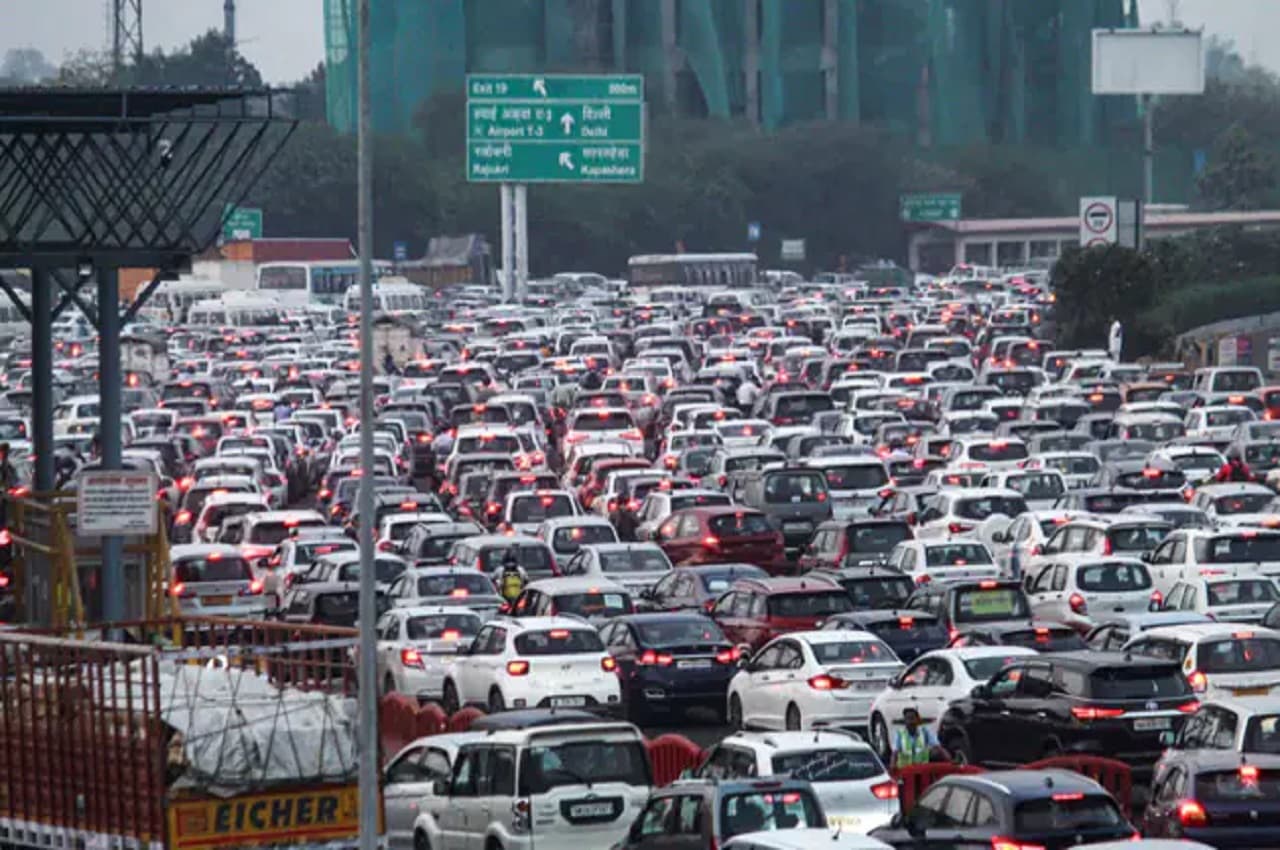 Diesel Four-wheelers Ban: इन शहरों में जल्द ही डीजल से चलने वाले वाहनों पर लगेगी रोक, जानिए क्यों