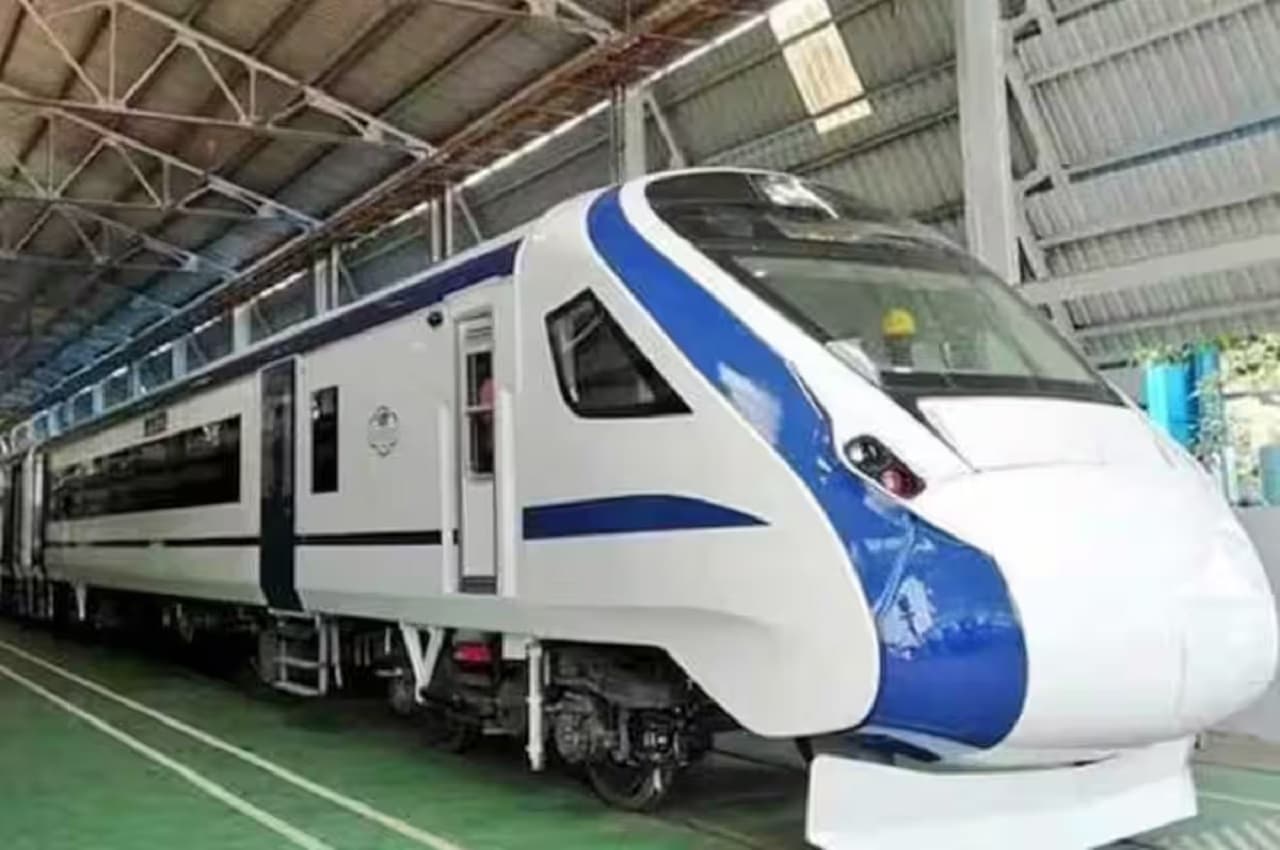 Mumbai-Goa के बीच वंदे भारत एक्सप्रेस ट्रेन जल्द होगी शुरू, आज से ट्रायल चालू