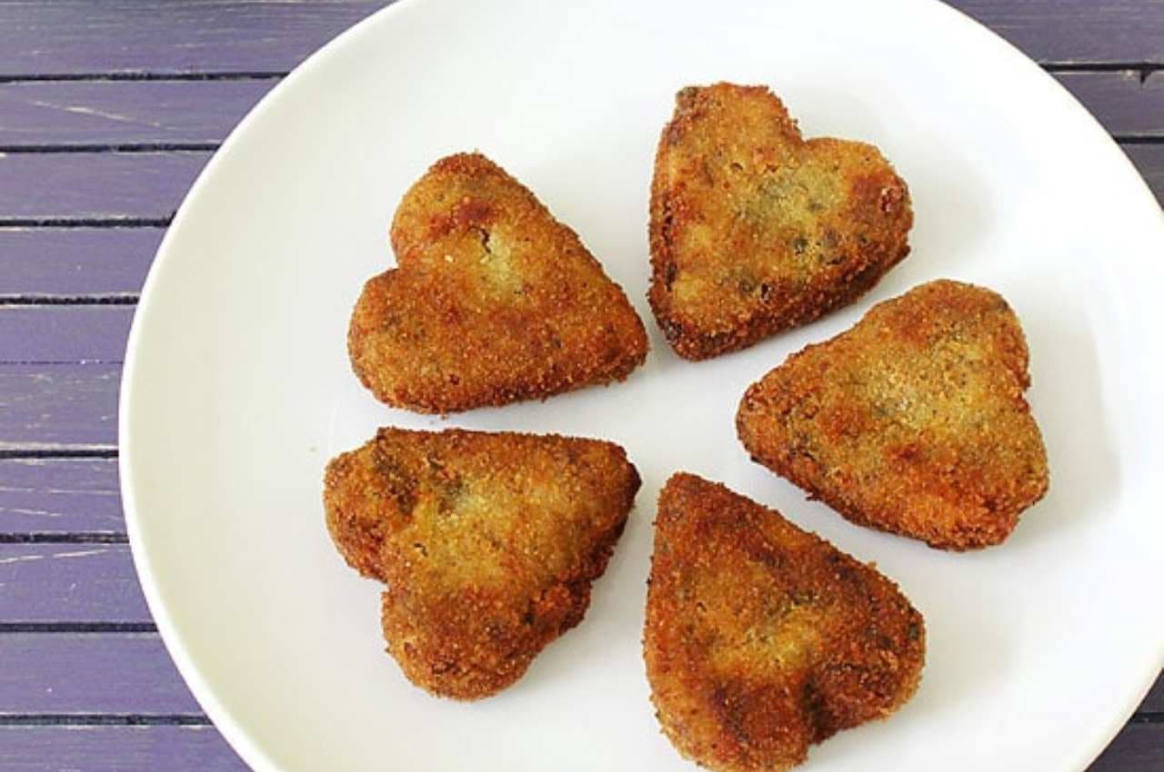 Veg Cutlet Recipe: मिनटों में तैयार होती है वेज कटलेट रेसिपी, जानें विधि