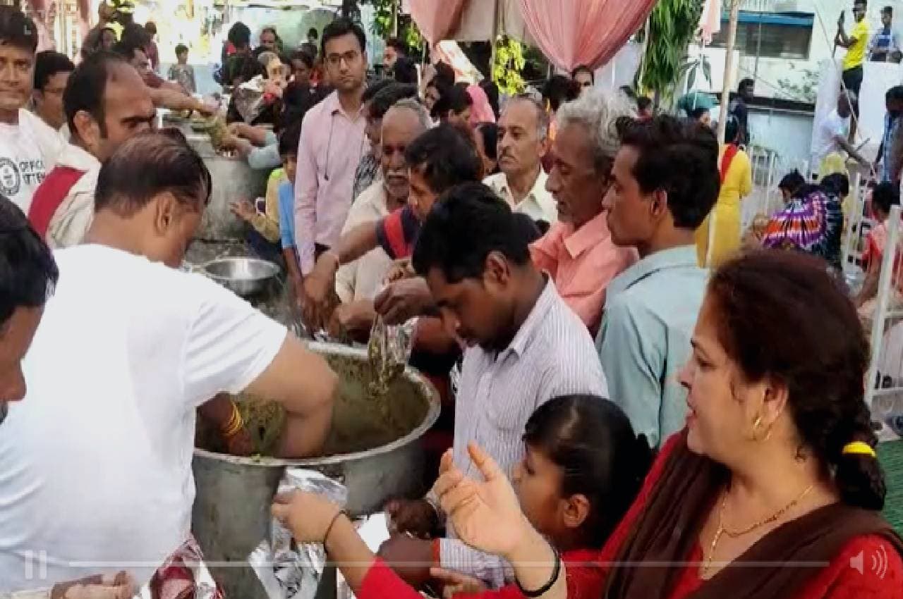 विश्व रिकॉर्ड बनाने के लिए भोपाल में बनी 3700KG खिचड़ी, श्रद्धालुओं में बांटी जाएगी