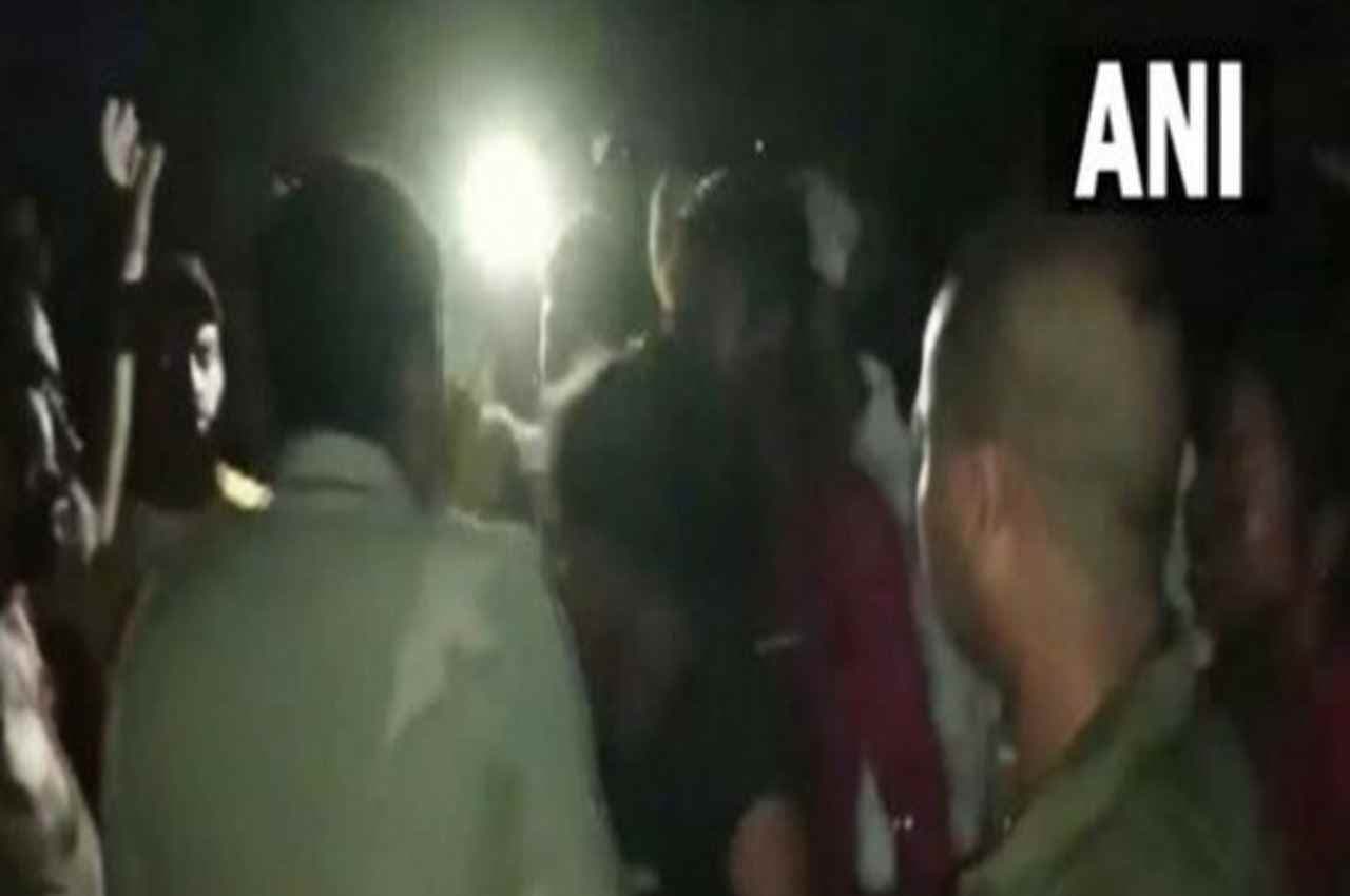 बिहार के नौगछिया में भीड़ ने पुलिस कर्मियों पर किया हमला, जानें क्या है मामला