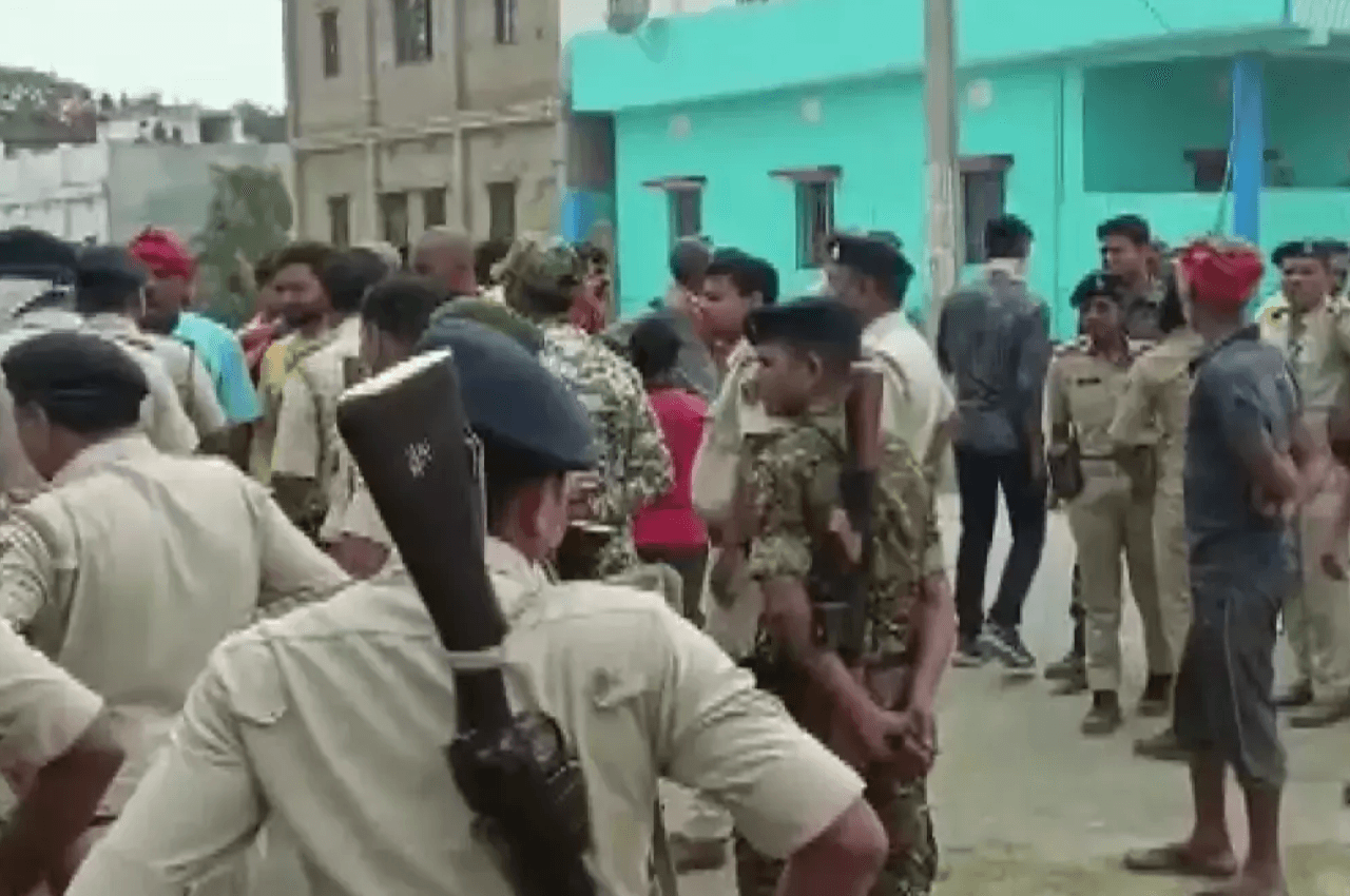 Bihar Encounter: एसटीएफ से मुठभेड़ में 50 हजार के इनामी विवेक 'बटोही' ढेर, गुस्साए गांववालों ने पुलिसवालों को पीटा