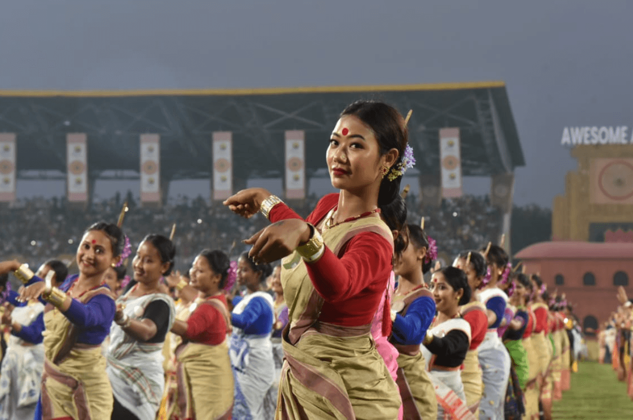 असम में ढाई हजार ढोल वादकों की थाप 11304 युवक-युवतियों ने किया बिहू डांस, बना वर्ल्ड रिकॉर्ड, देखें फोटो-वीडियो