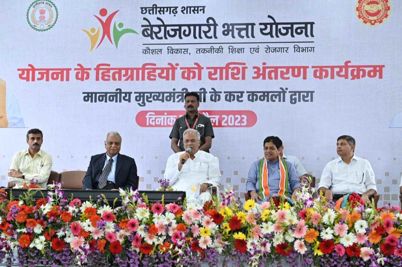 बेरोजगारी भत्ता योजना: मुख्यमंत्री ने 66 हजार 265 युवाओं के खाते में हस्तांतरित की 16 करोड़ रूपए की राशि
