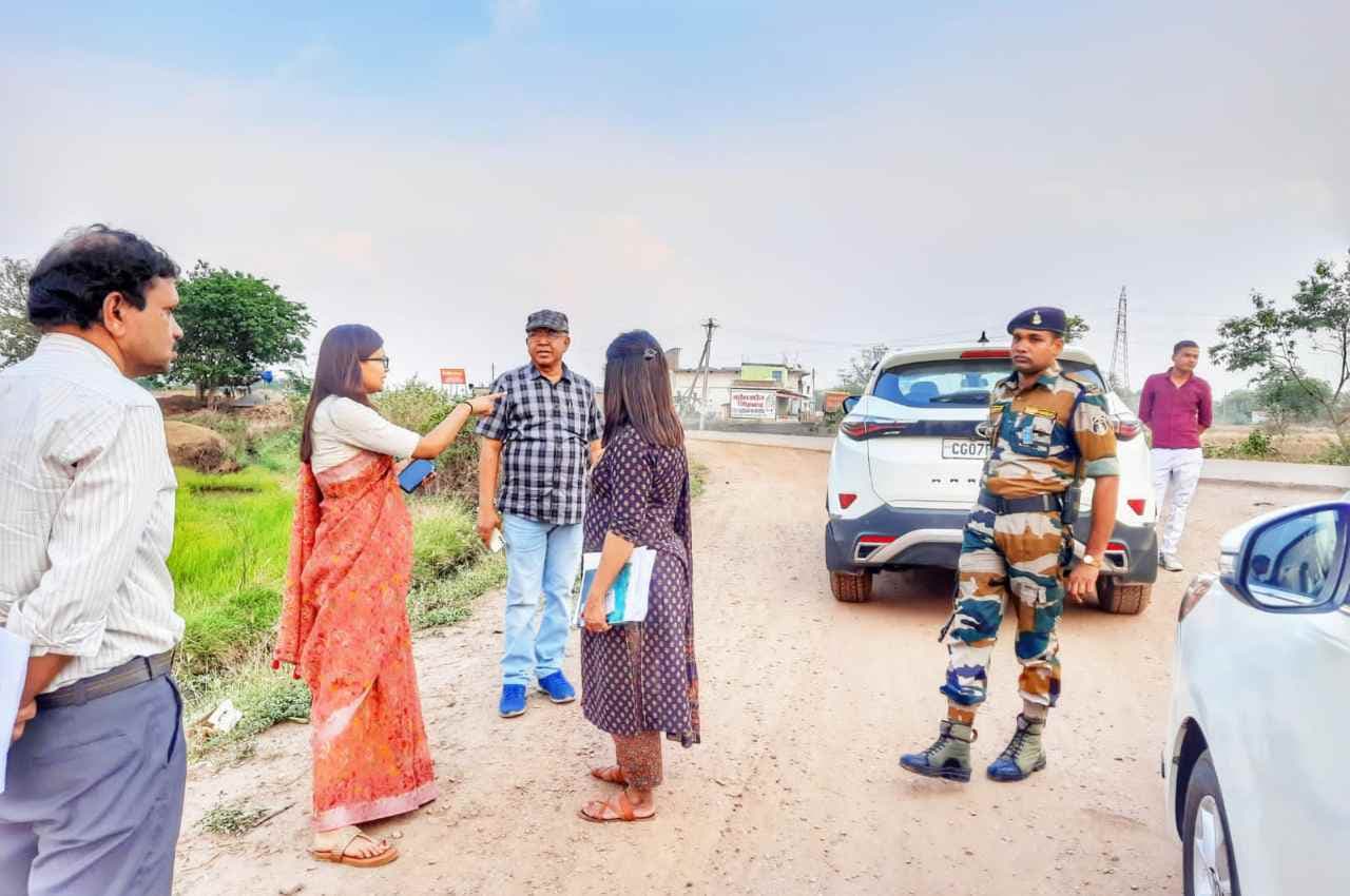 जांजगीर-चांपा: कलेक्टर ने सड़क का किया औचक निरीक्षण, अधिकारियों को दिए आवश्यक निर्देश