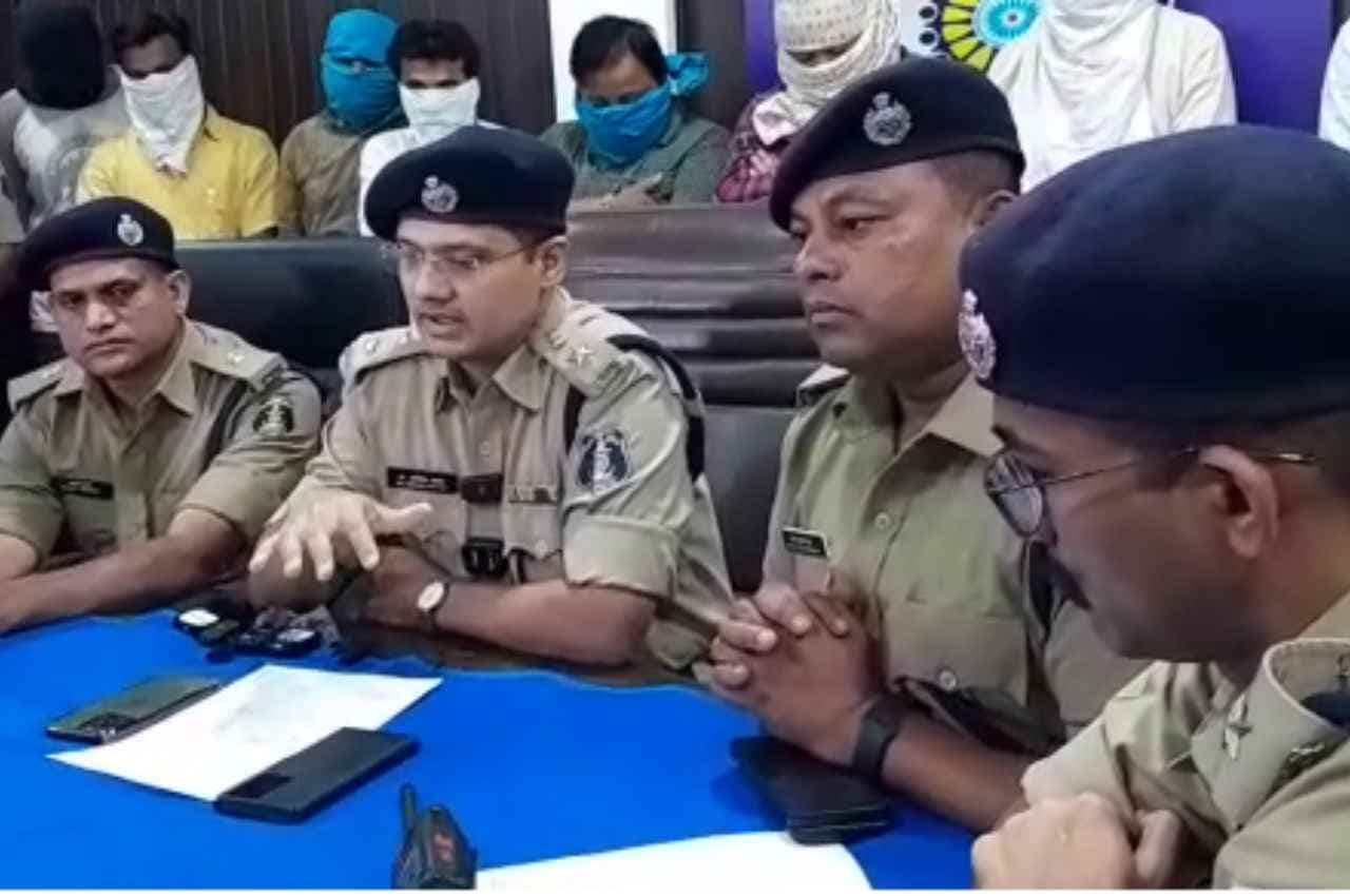 Chhattisgarh: स्पा सेंटर में चल रहा था जिस्मफरोशी का धंधा, लड़के-लड़कियां आपत्तिजनक हालत में मिले, संचालक गिरफ्तार