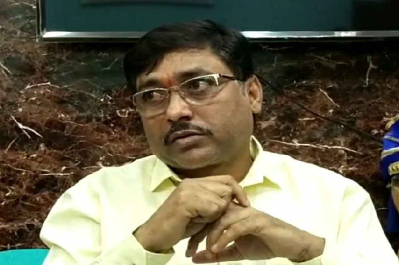 Chhattishgarh News: पूर्व कांग्रेसी नेता ने विधायक विक्रम मंडावी पर लगाए भ्रष्टाचार के आरोप, बोले- 'पार्टी की छवि हो रही धूमिल'