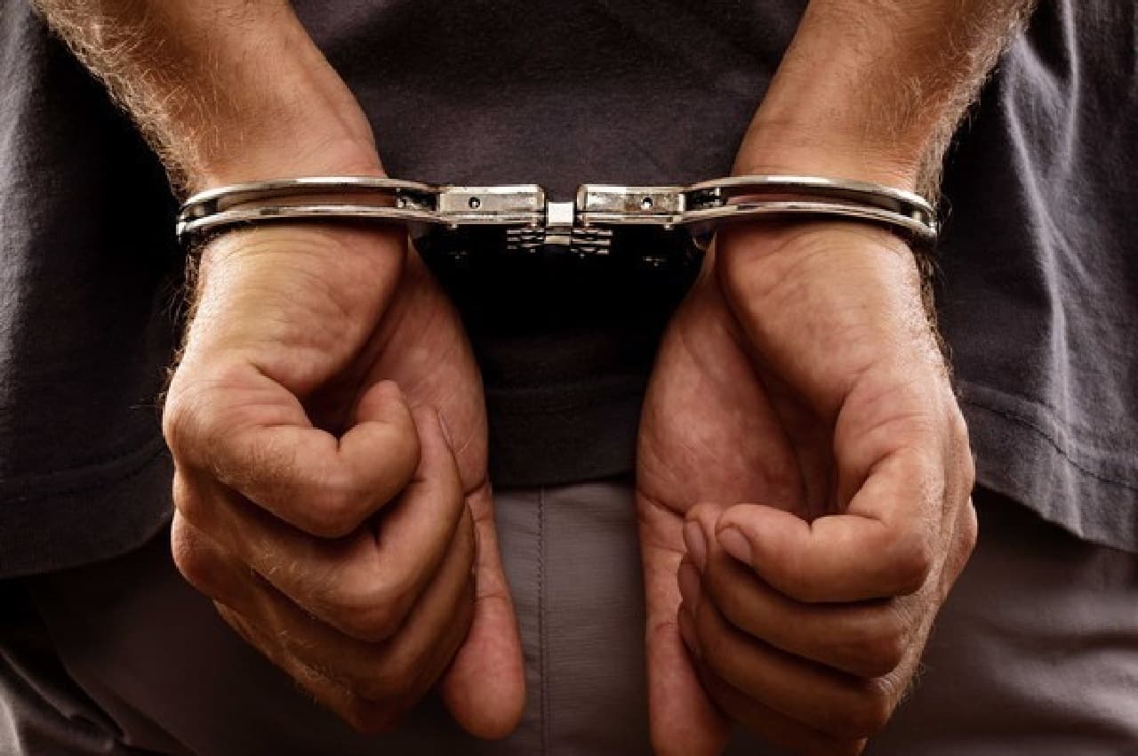 Delhi Crime: धार्मिक झंडे को फाड़ने के बाद नाले में फेंका, पुलिस ने आरोपी को दबोचा