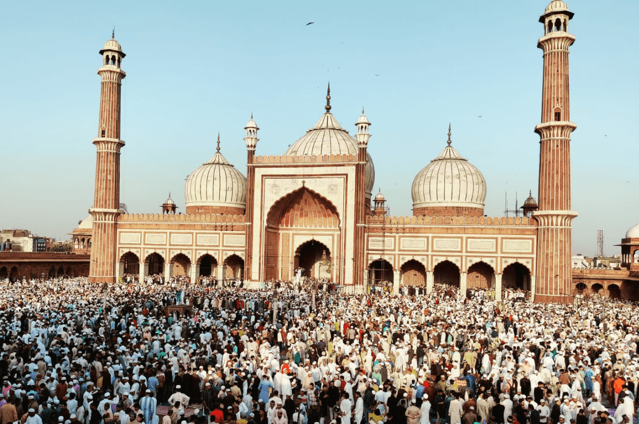 Eid-ul-Fitra 2023: देशभर में ईद का जश्न, दिल्ली-मुंबई की मस्जिदों में उमड़े नमाजी, पटना में CM नीतीश गांधी मैदान पहुंचे