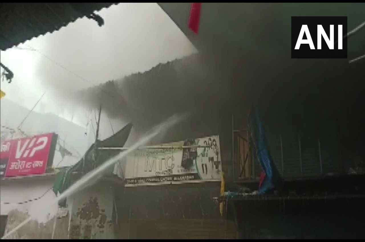 UP News: प्रयागराज के नेहरू काॅम्प्लेक्स में भीषण आग, चपेट में आई 200 दुकानें, मौके पर दमकल की 12 गाड़ियां मौजूद