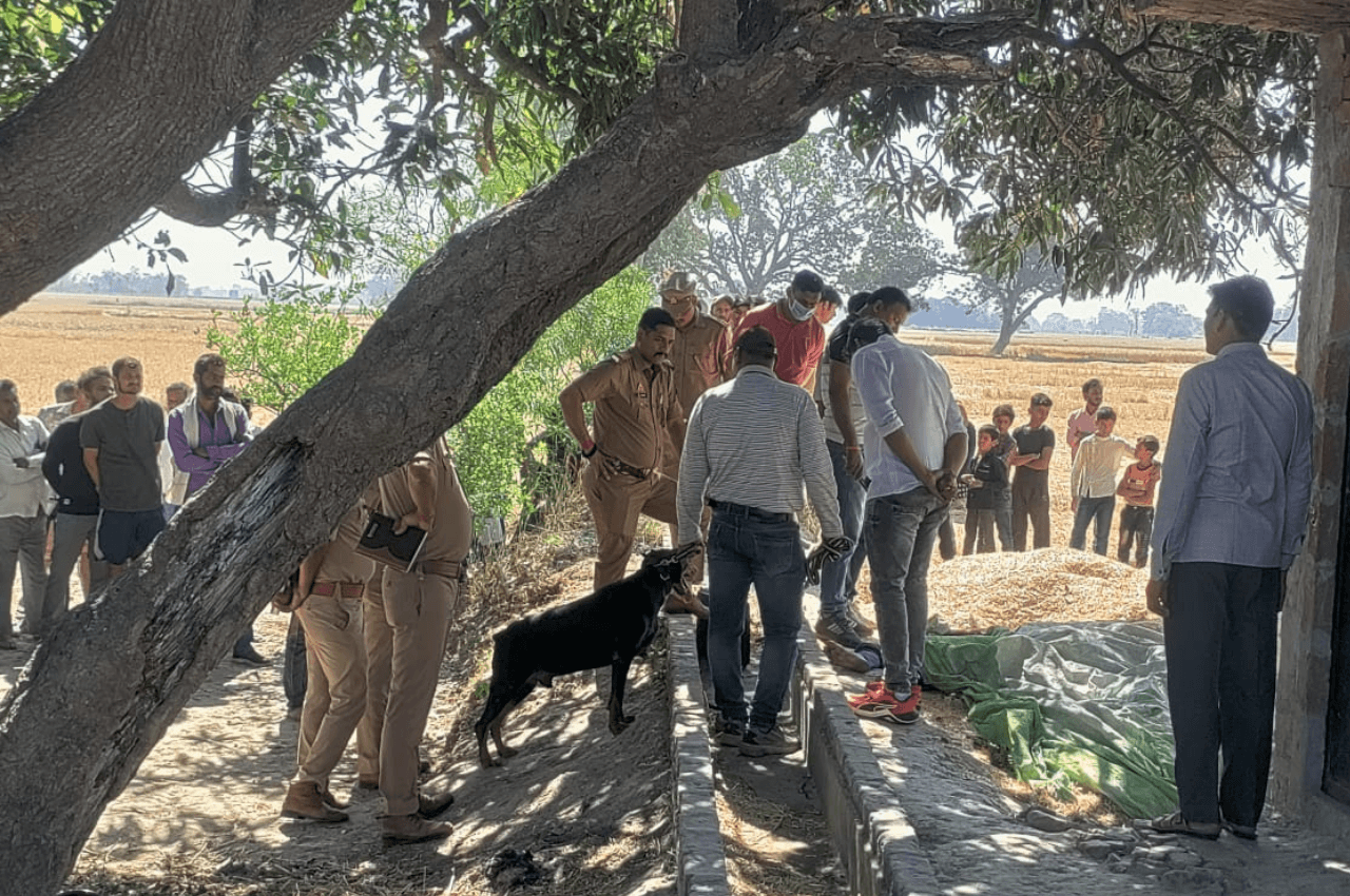 गोरखपुर में बुजुर्ग की हत्या: खेत में रखे भूसे में दबी मिली लाश, पहचान छिपाने के लिए कूंच दिया था सिर