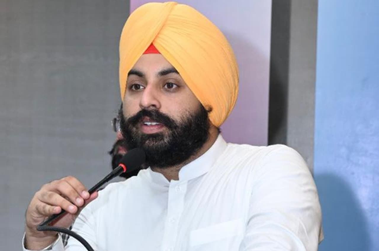 Punjab News: सरकारी स्कूलों की हकीकत जानने के लिए राज्य भर में दौरा करेंगे शिक्षा मंत्री हरजोत सिंह