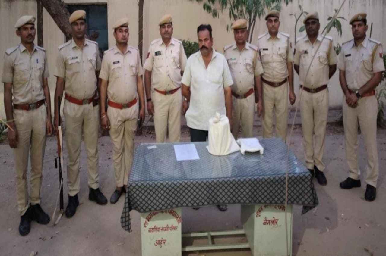 Jalore News: खेत पर बने कमरे में छुपा रखा था 3 किलो अफीम का दूध, पुलिस ने किया बरामद