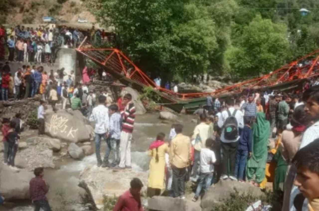 जम्मू-कश्मीर के उधमपुर में टूटा पुल, 50 से ज्यादा लोग घायल