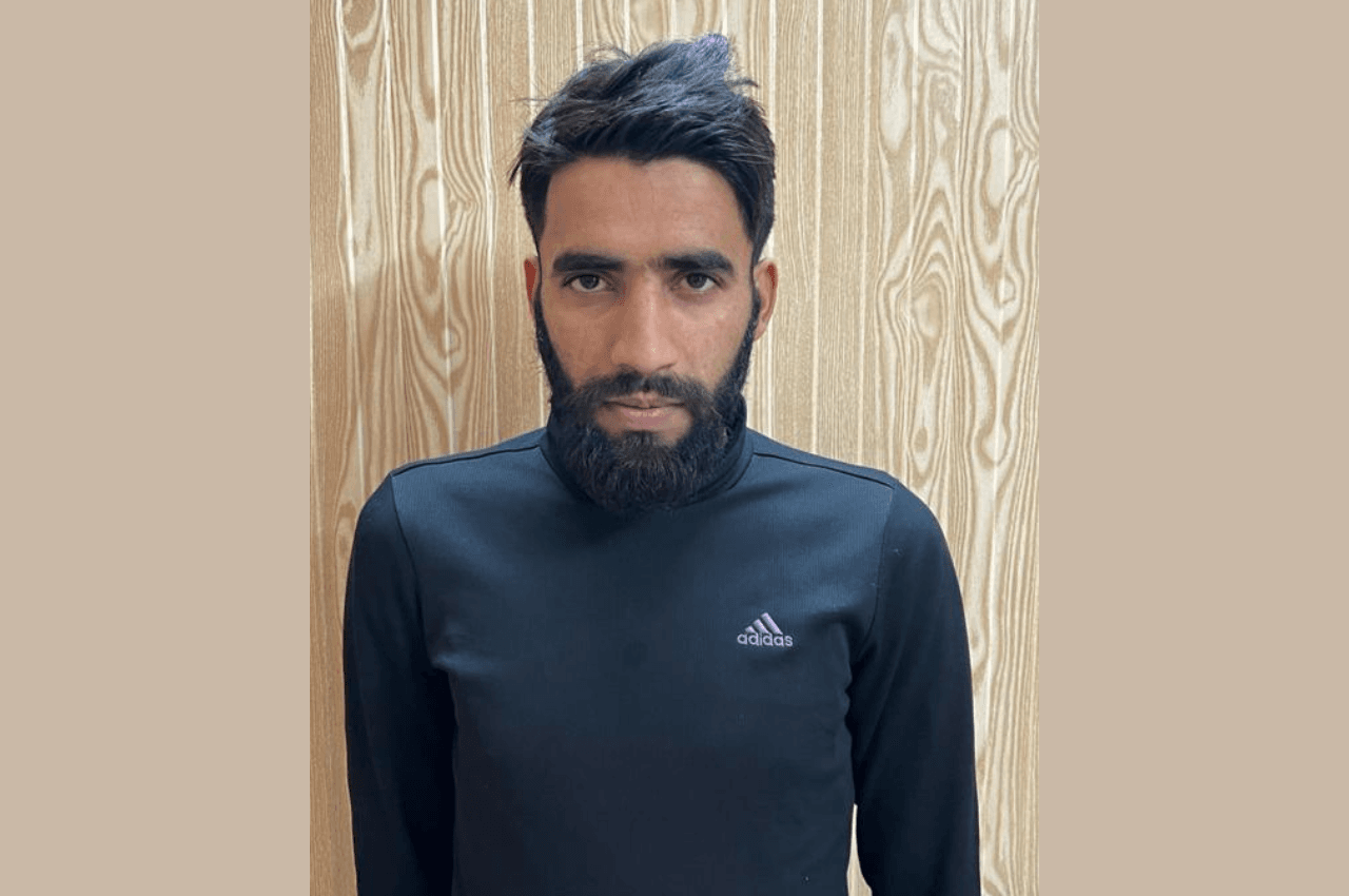 Jammu-Kashmir: राजौरी पुलिस ने आतंकियों के एक मददगार को पकड़ा, खाने-पीने का मुहैया कराता था सामान