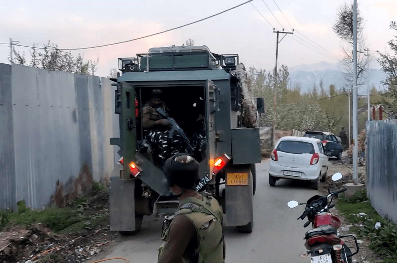 Baramulla Encounter: बारामूला में सुरक्षाबलों ने दो आतंकियों को मार गिराया, AK47 समेत गोला-बारूद बरामद