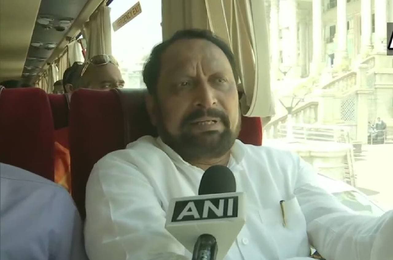 Karnataka Elections 2023: पहली लिस्ट के बाद कर्नाटक भाजपा में बगावत! टिकट कटने से नाराज पूर्व डिप्टी सीएम ने दिया इस्तीफा