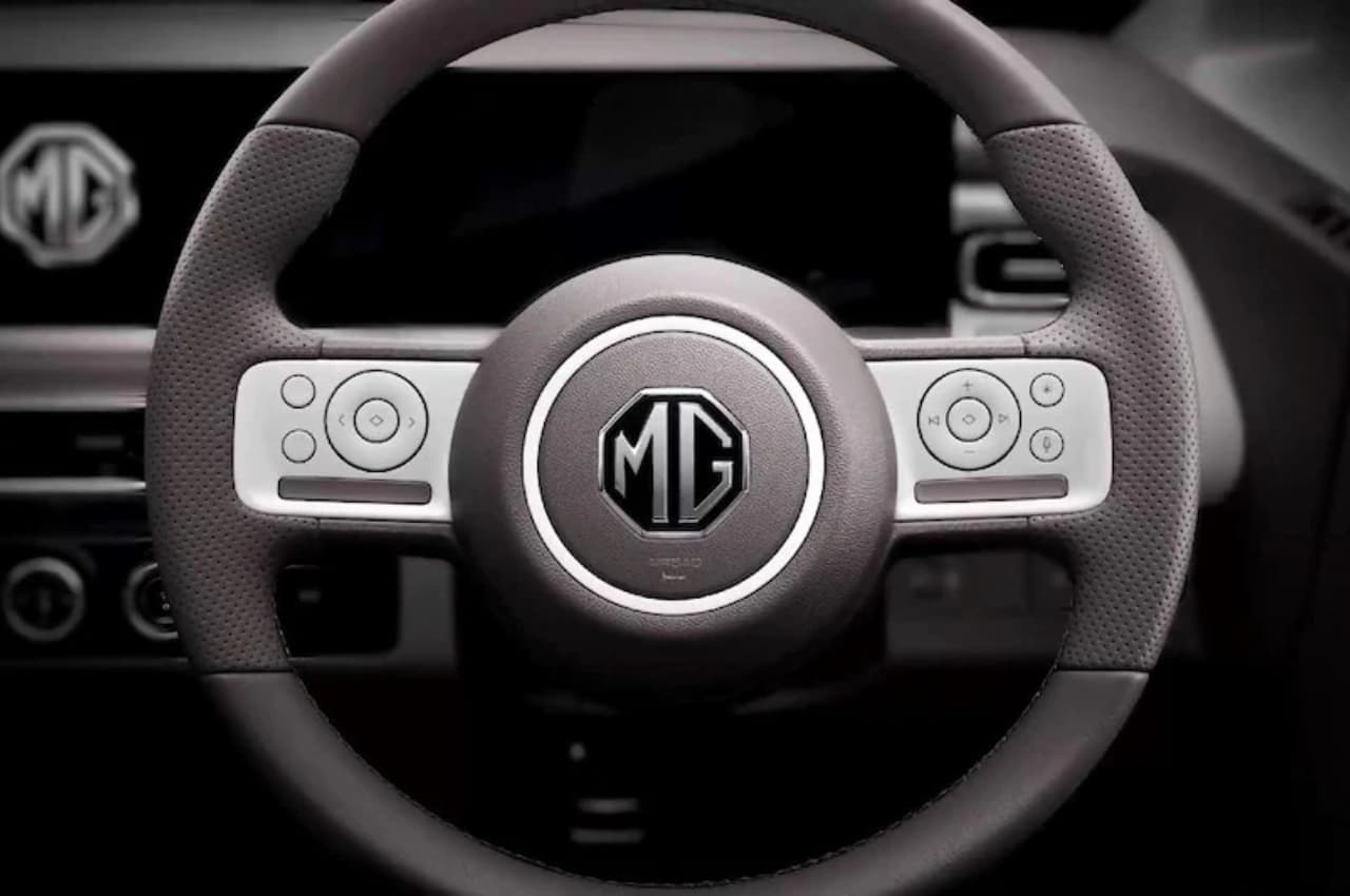 MG Comet EV: पेश की कार की झलक, स्टीयरिंग पर होंगे वॉयस कमांड और अन्य कंट्रोल 