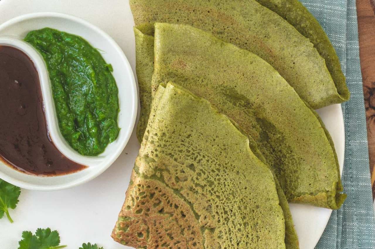 Moong Dal Chilla Recipe: मिनटों में बनाएं हेल्दी मूंग दाल चिल्ला रेसिपी, जानिए