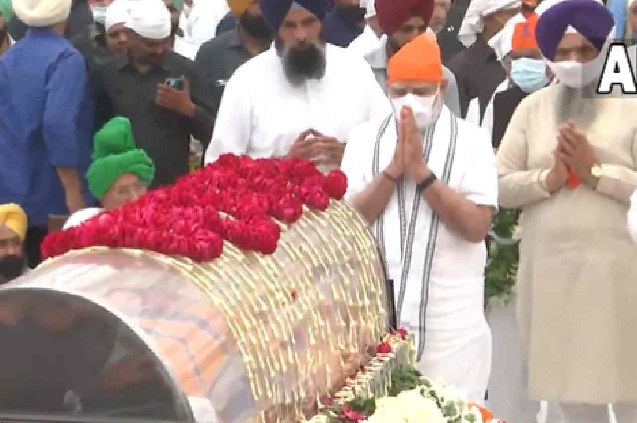 प्रकाश सिंह बादल को श्रद्धांजलि देने चंडीगढ़ पहुंचे प्रधानमंत्री नरेंद्र मोदी, बताया व्यक्तिगत क्षति
