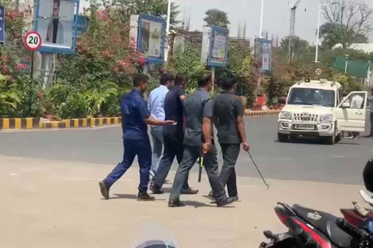 पटना एयरपोर्ट पर बम की धमकी, बम निरोधक दस्ता कर रहा जांच