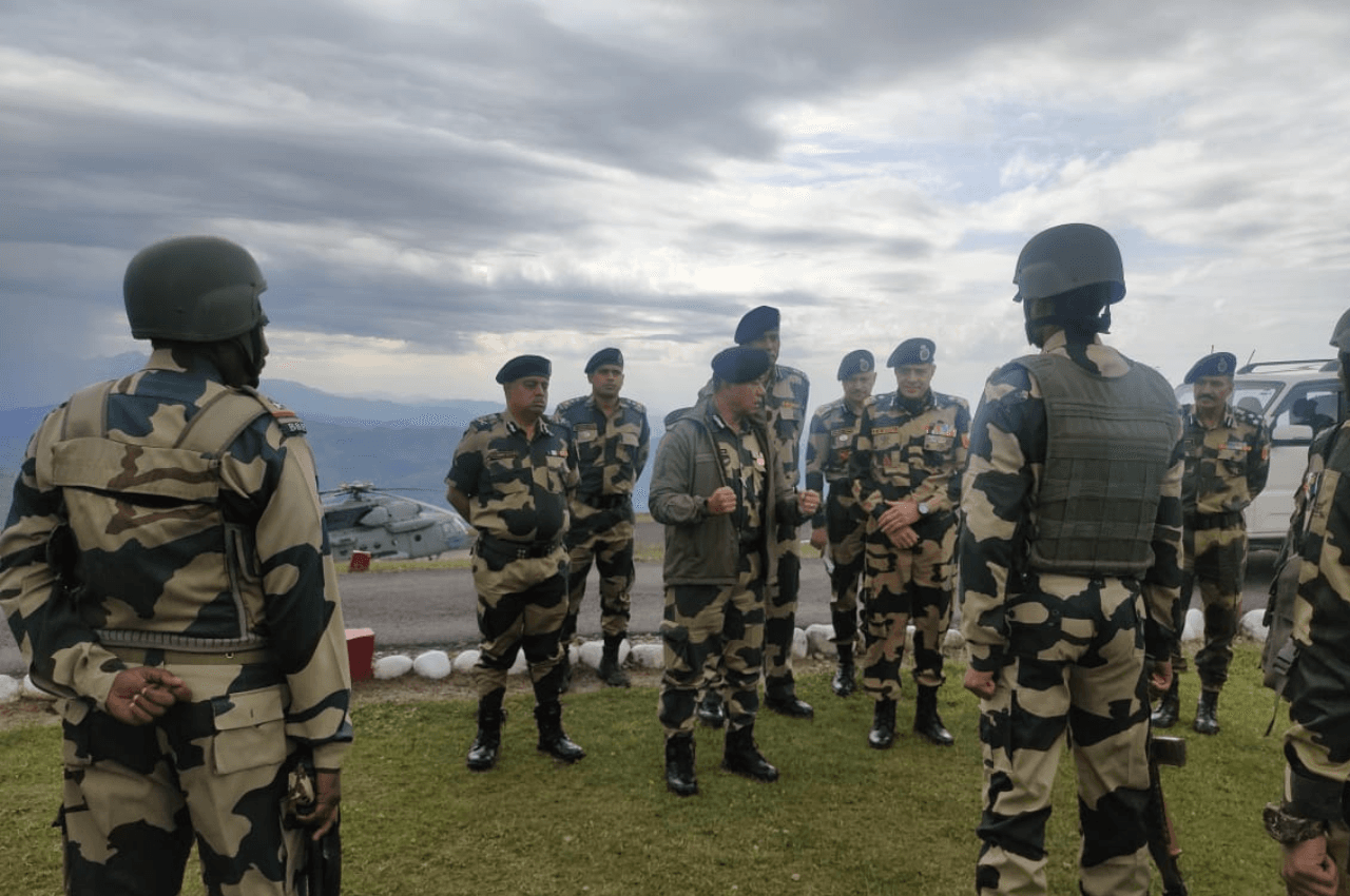 BSF Bharti 2023: बीएसएफ में हेड कांस्टेबल पदों के लिए निकली बंपर भर्तियां, यहां चेक योग्यता समेत अप्लाई करने की प्रोसेस