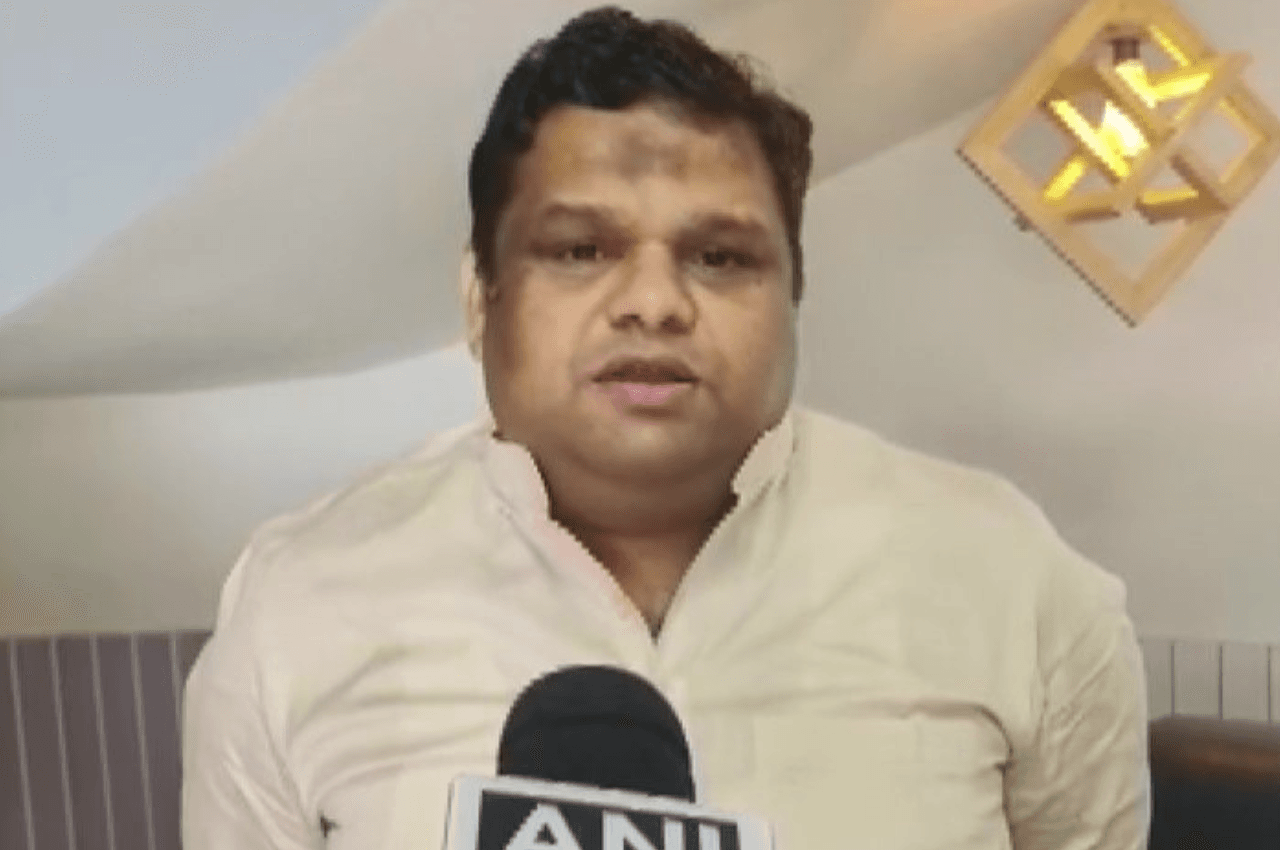पश्चिम बंगाल में 7 साल की बच्ची की मौत पर सियासत, NCPCR अध्यक्ष बोले- मुझे पुलिस ने पीटा, WCPCR चीफ सुदेशना ने किया पलटवार
