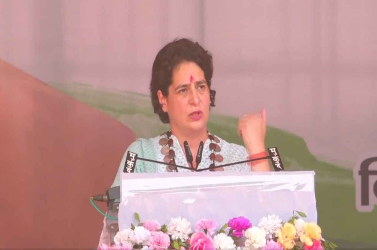 Priyanka In Chhattishgarh: 'भरोसे का सम्मेलन' कार्यक्रम में बोलीं प्रियंका- 'भाजपा ने आप लोगों को आत्मनिर्भर नहीं, निर्भर बनाया'