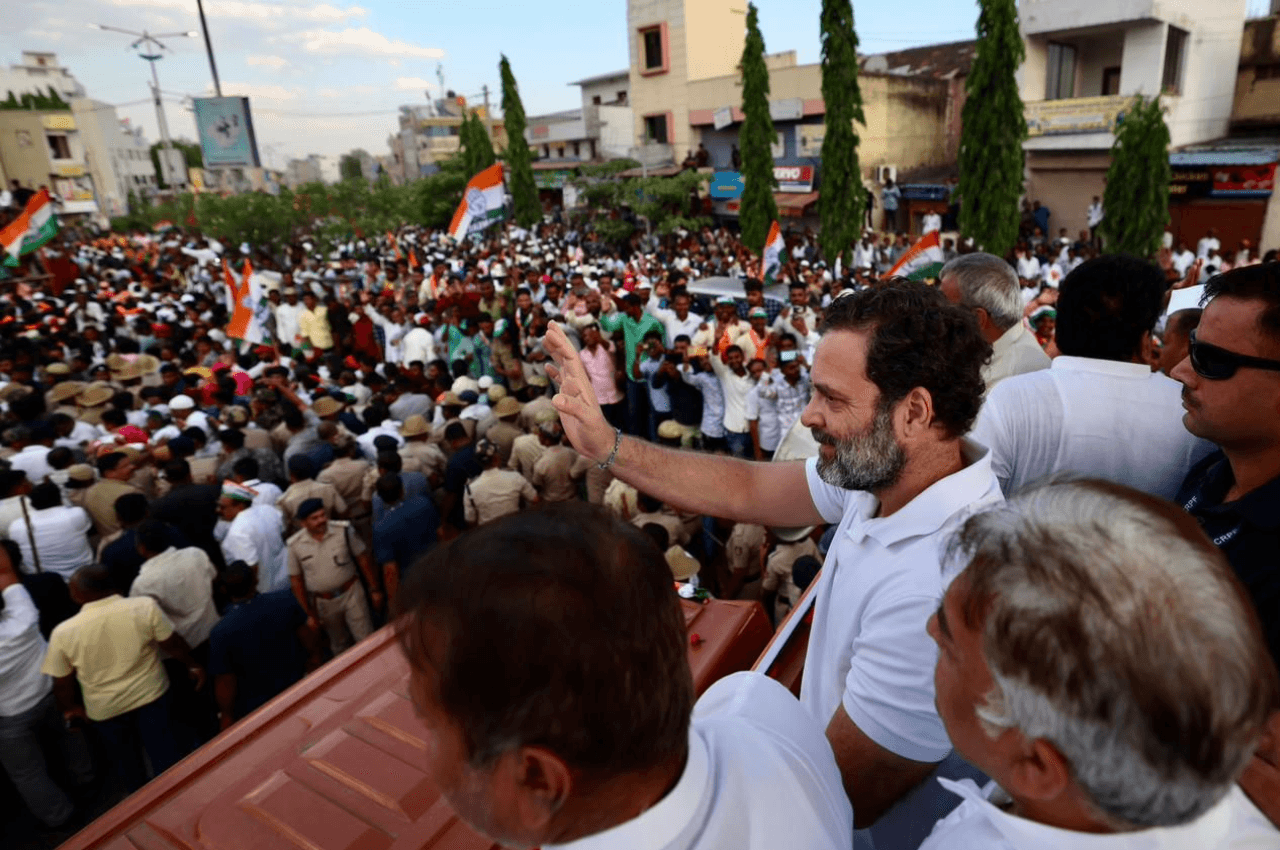 Karnataka Election: राहुल गांधी ने विजयपुर में किया रोड शो, बोले- 'कर्नाटक में कांग्रेस को मिलेगी 150 सीट'