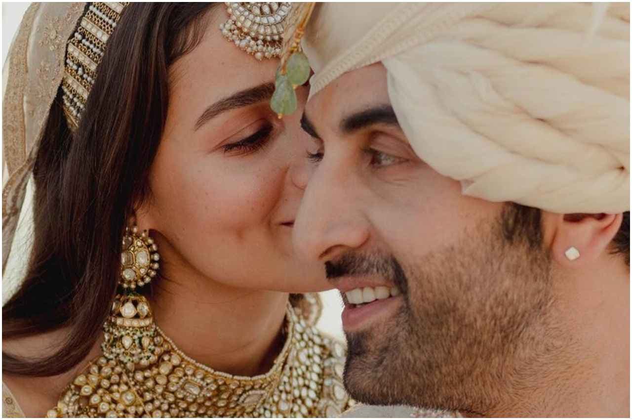 Ranbir-Alia Anniversary: अपनी शादी पर आलिया-रणबीर ने खर्च किए करोड़ों, एक्ट्रेस की साड़ी की कीमत जानकर लगेगा झटका