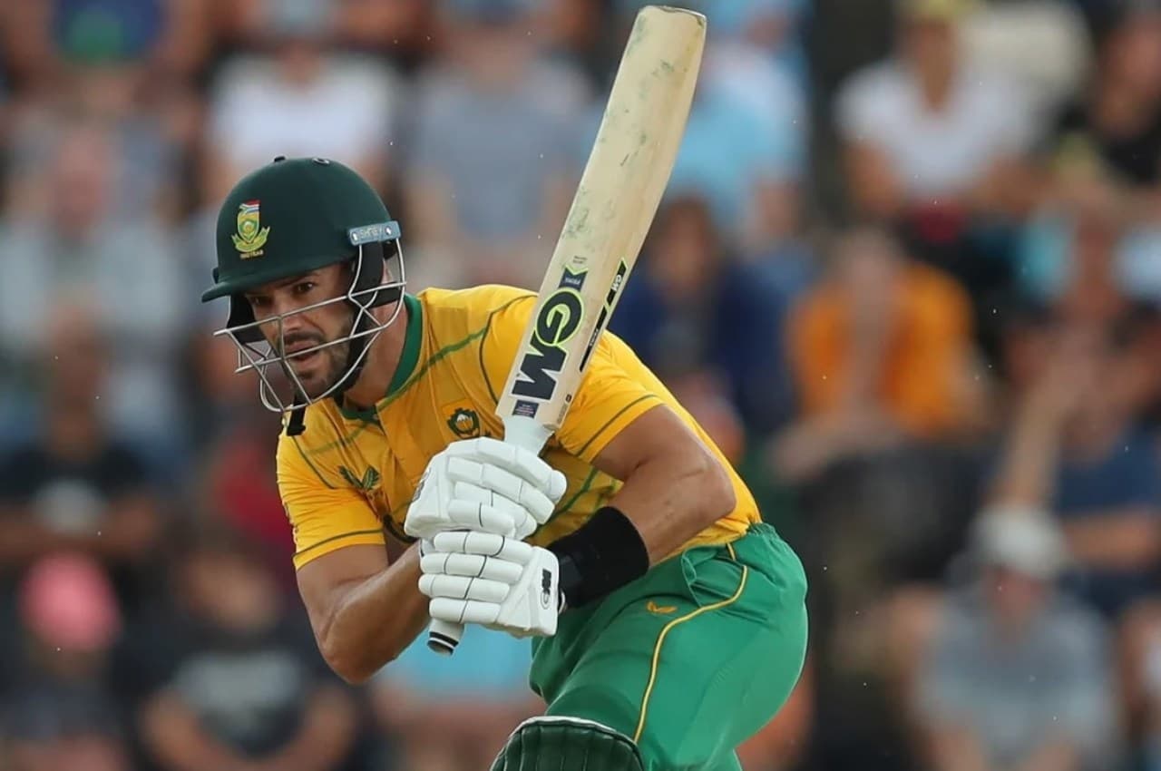 SA vs NED: इधर गेंदबाजों की हो रही थी कुटाई, उधर 'कप्तान' ने मचा दी तबाही