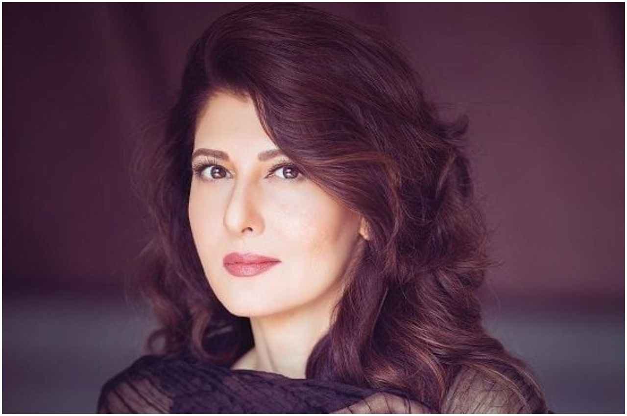 Sangeeta Bijlani: बंट चुके थे शादी के कार्ड, दुल्हन बनने को तैयार थीं संगीता बिजलानी, फिर क्यों टूट गई सलमान से शादी?