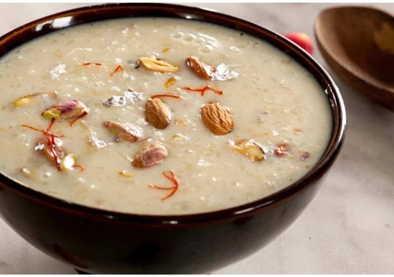 Suji Kheer Recipe: करना है मुंह मीठा तो बनाएं स्वादिष्ट सूजी खीर, जानें रेसिपी