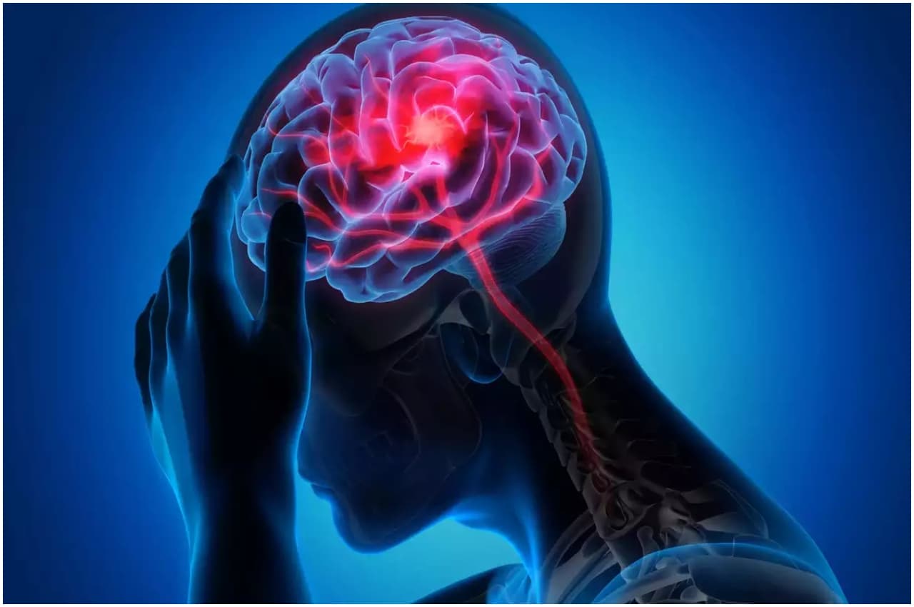 Symptoms Of brain Stroke: इन लक्षणों को नजरअंदाज किया तो आ सकता है ब्रेन स्ट्रोक, ऐसे करें बचाव