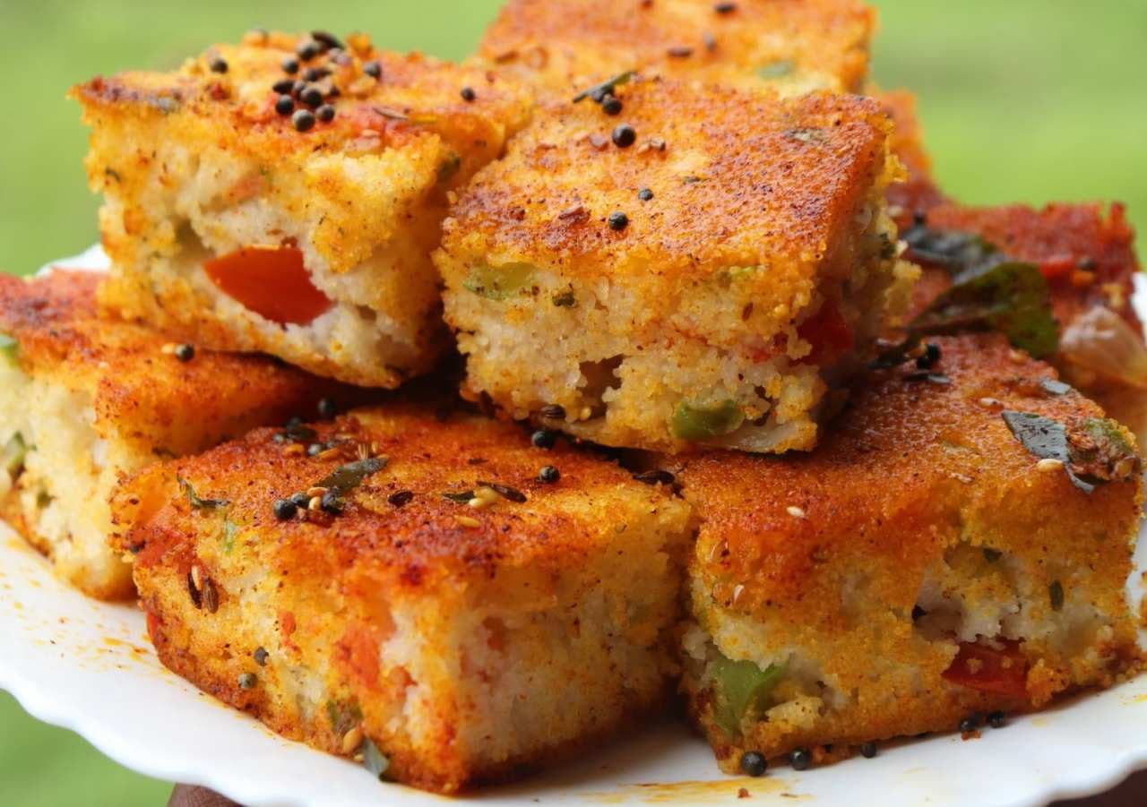 Tandoori Dhokla Recipe: वीकेंड पर बनाएं टेस्टी और हेल्दी स्नैक, टाई करें तंदूरी ढोकला रेसिपी