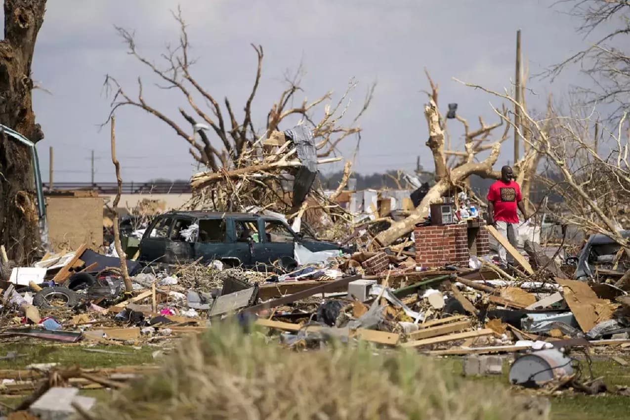 US Tornado: अमेरिका में टॉरनेडो तूफान ने भयंकर तबाही, 20 से ज्यादा की मौत