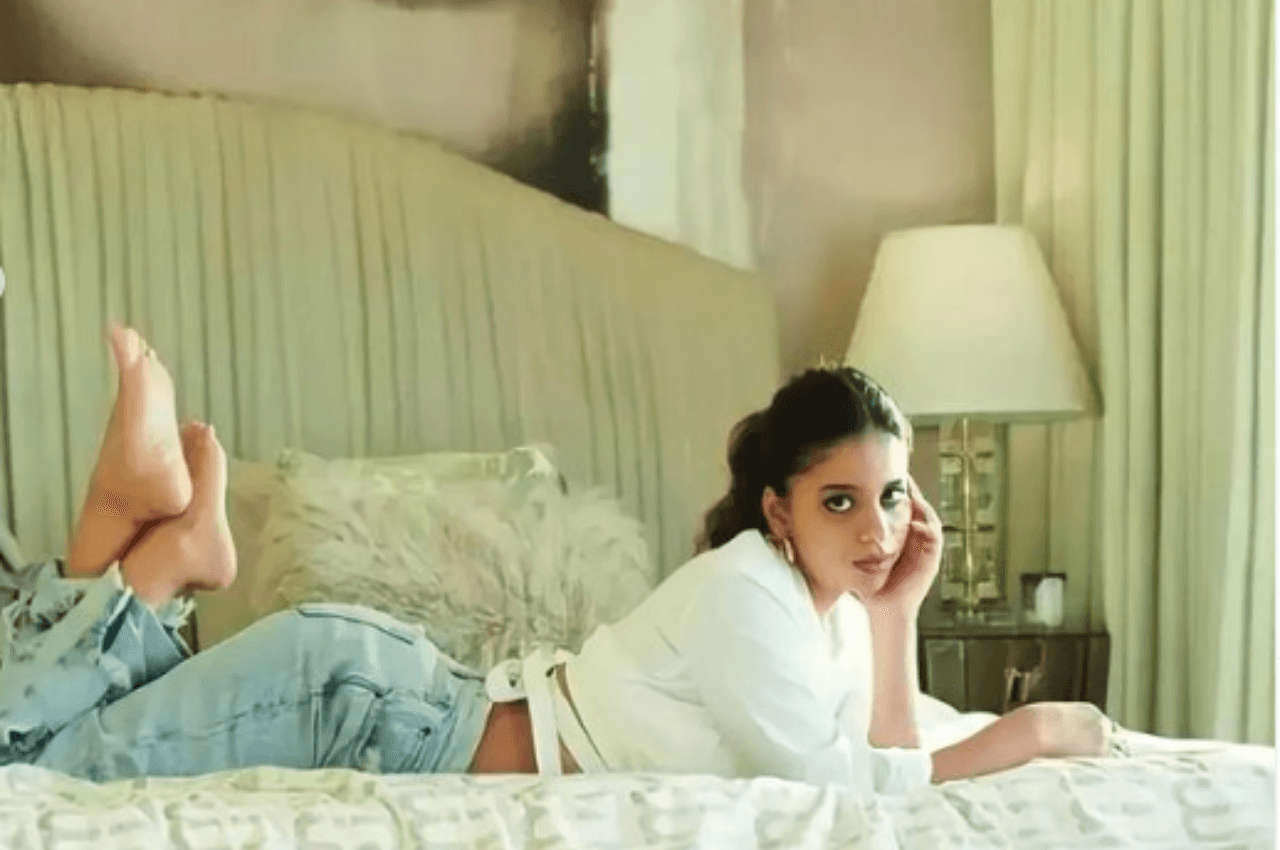 Suhana Khan ने करवाया बेडरूम फोटोशूट, फैंस के छूटे पसीने