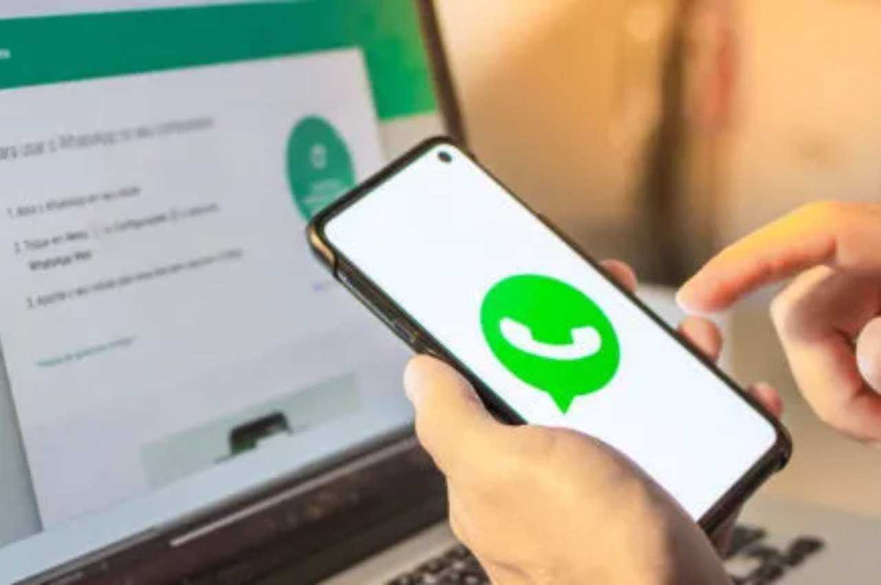 WhatsApp का कथित तौर पर रोल आउट हो रहा है कंपेनियन मोड, जानें किन यूजर्स के लिए होगा उपलब्ध