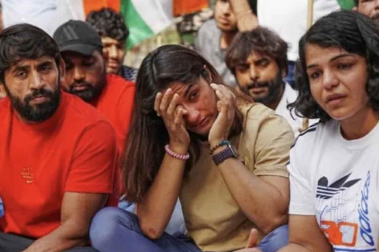Wrestlers Protest: विनेश फोगाट की अपील से एकजुट हुए खिलाड़ी, कपिल देव से लेकर सानिया मिर्जा तक समर्थन में उतरे