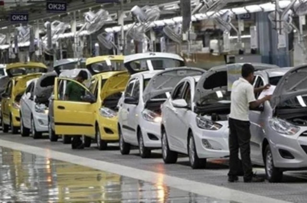 Maruti रही अव्वल, मार्च में सबसे अधिक बेची कार, जानें लिस्ट में कहां रही Tata और Kia