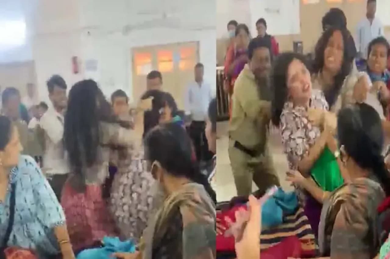 Viral Video: साड़ी की सेल में भिड़ गईं दो महिलाएं, छुड़ाना हुआ मुश्किल!