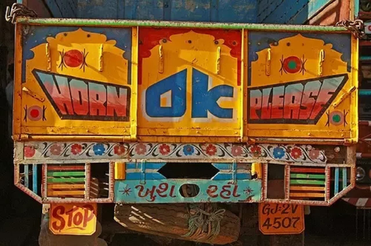 'Horn OK Please' ट्रकों के पीछे लिखा हुआ रहता है, लेकिन क्यों? जानिए जवाब