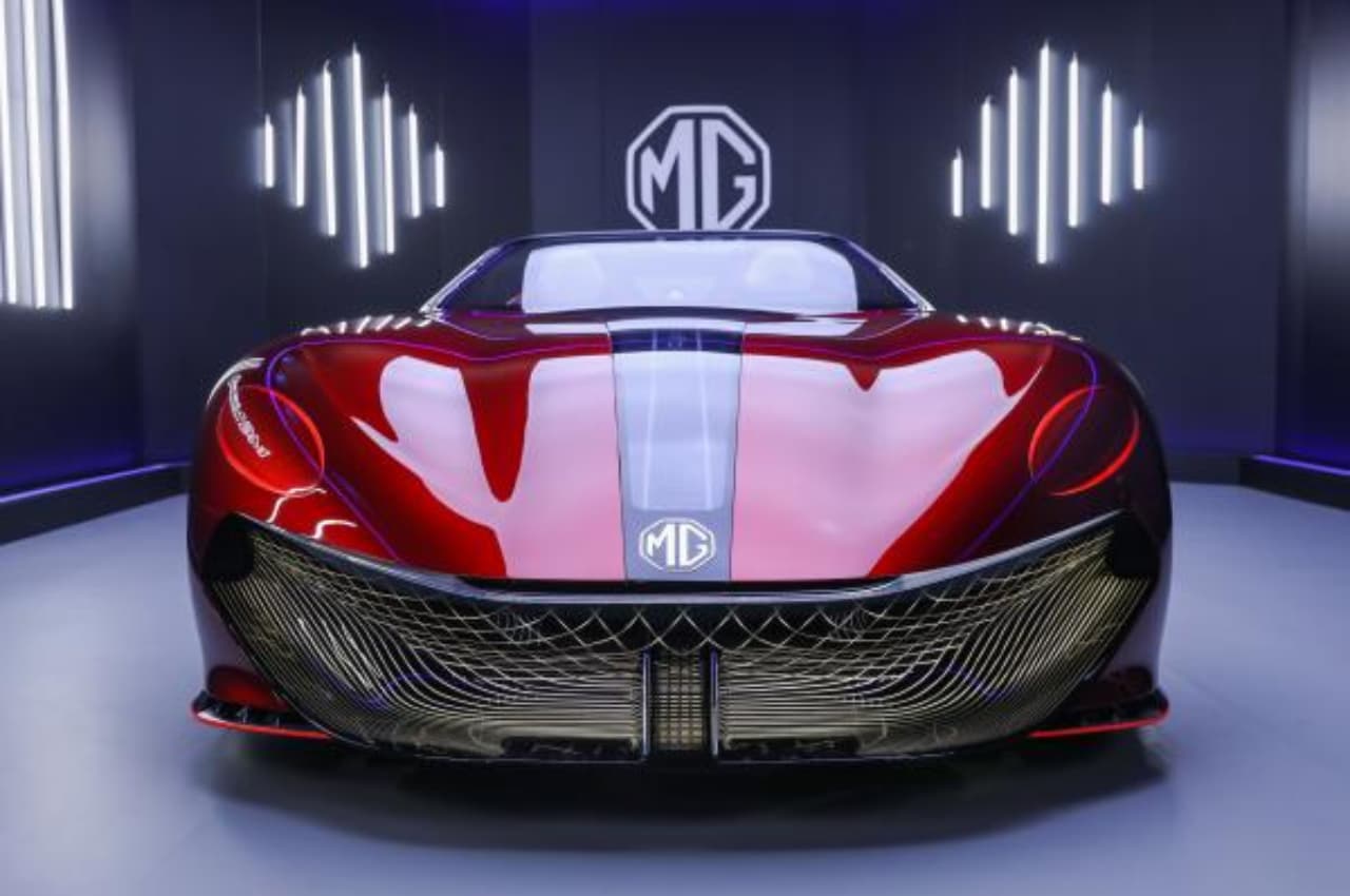 MG Cyberster: सिंगल चार्ज में 400 km चलेगी यह नई इलेक्ट्रिक कार, जानें इस धांसू कार के फीचर्स