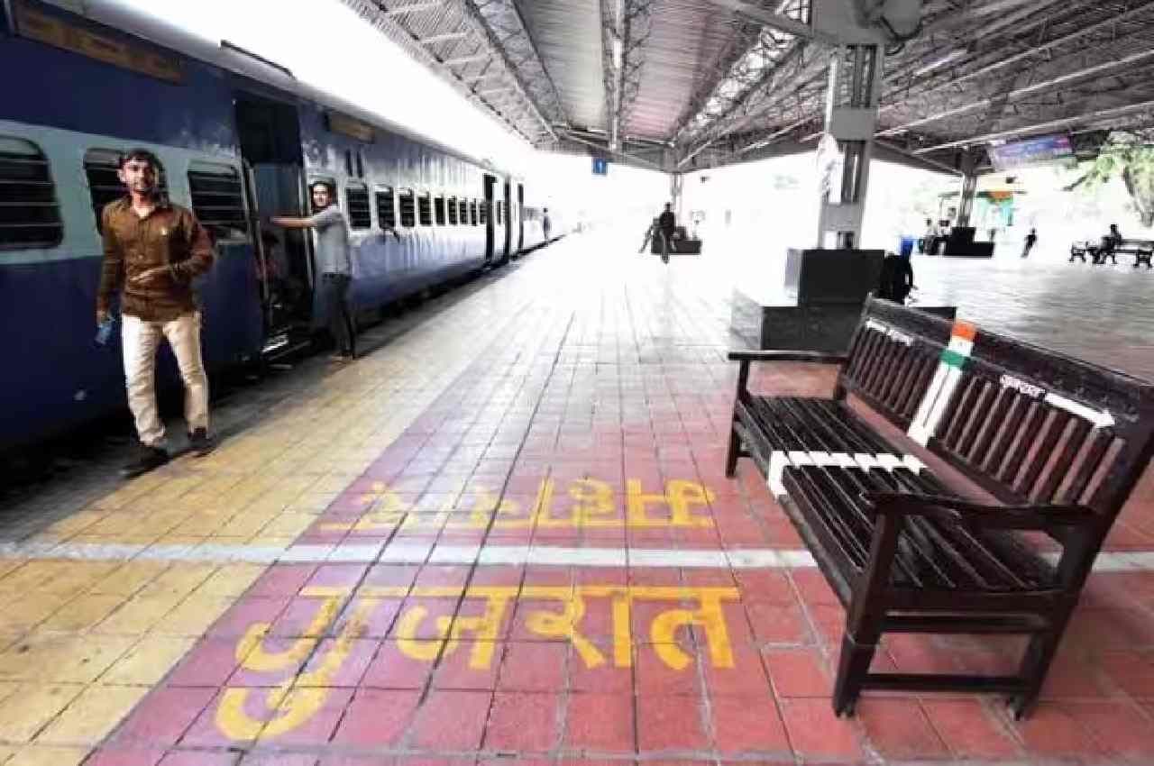 देश का इकलौता अनूठा रेलवे स्टेशन! एक हिस्सा गुजरात तो दूसरा महाराष्ट्र में, जानें पूरा मामला