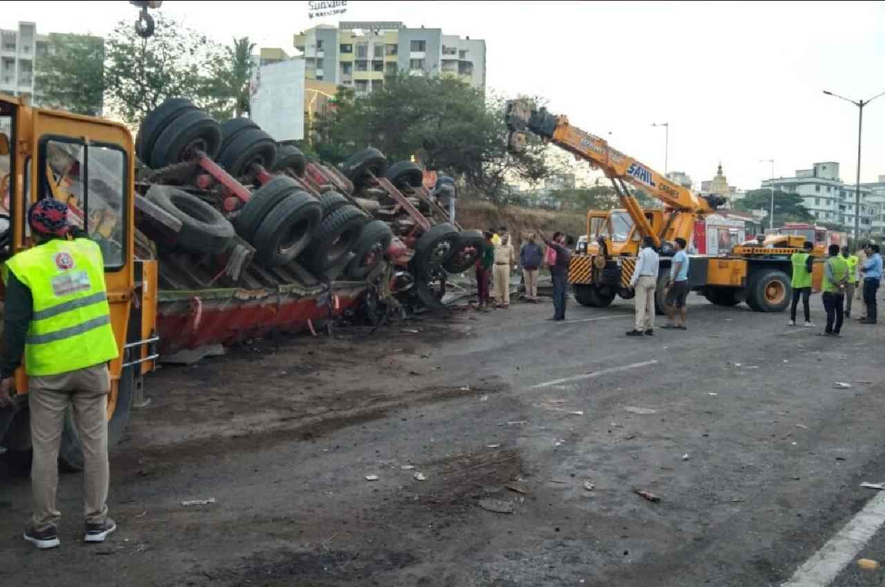 Pune Bengaluru Highway: पुणे में ट्रक और बस की जोरदार टक्कर; 4 यात्रियों की मौत, 22 घायल