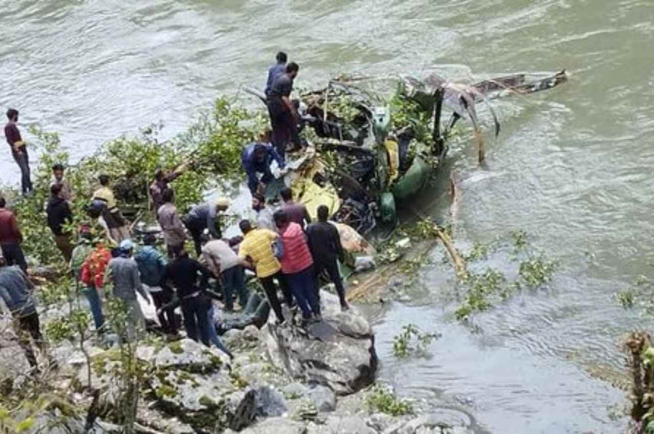 Jammu & Kashmir: किश्तवाड़ में क्रैश के बाद भारतीय सेना ने ALH ध्रुव हेलीकॉप्टरों के संचालन को रोका