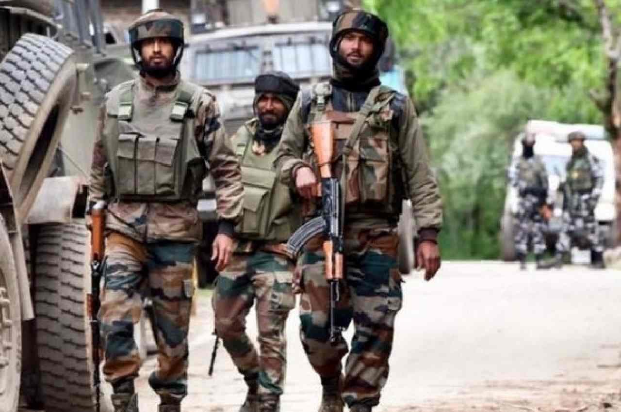 Anantnag Encounter: जम्मू-कश्मीर के अनंतनाग में सुरक्षाबलों ने आतंकियों को घेरा, मुठभेड़ जारी