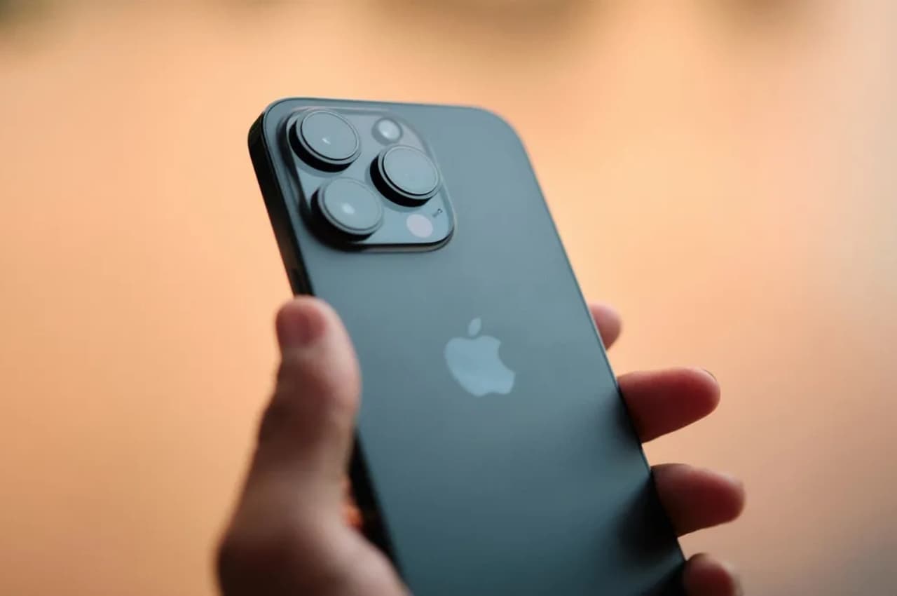Apple iPhone 15 Series की नई डिटेल्स लीक्ड, मिलेगा थंडरबोल्ट 3 और भी बहुत कुछ