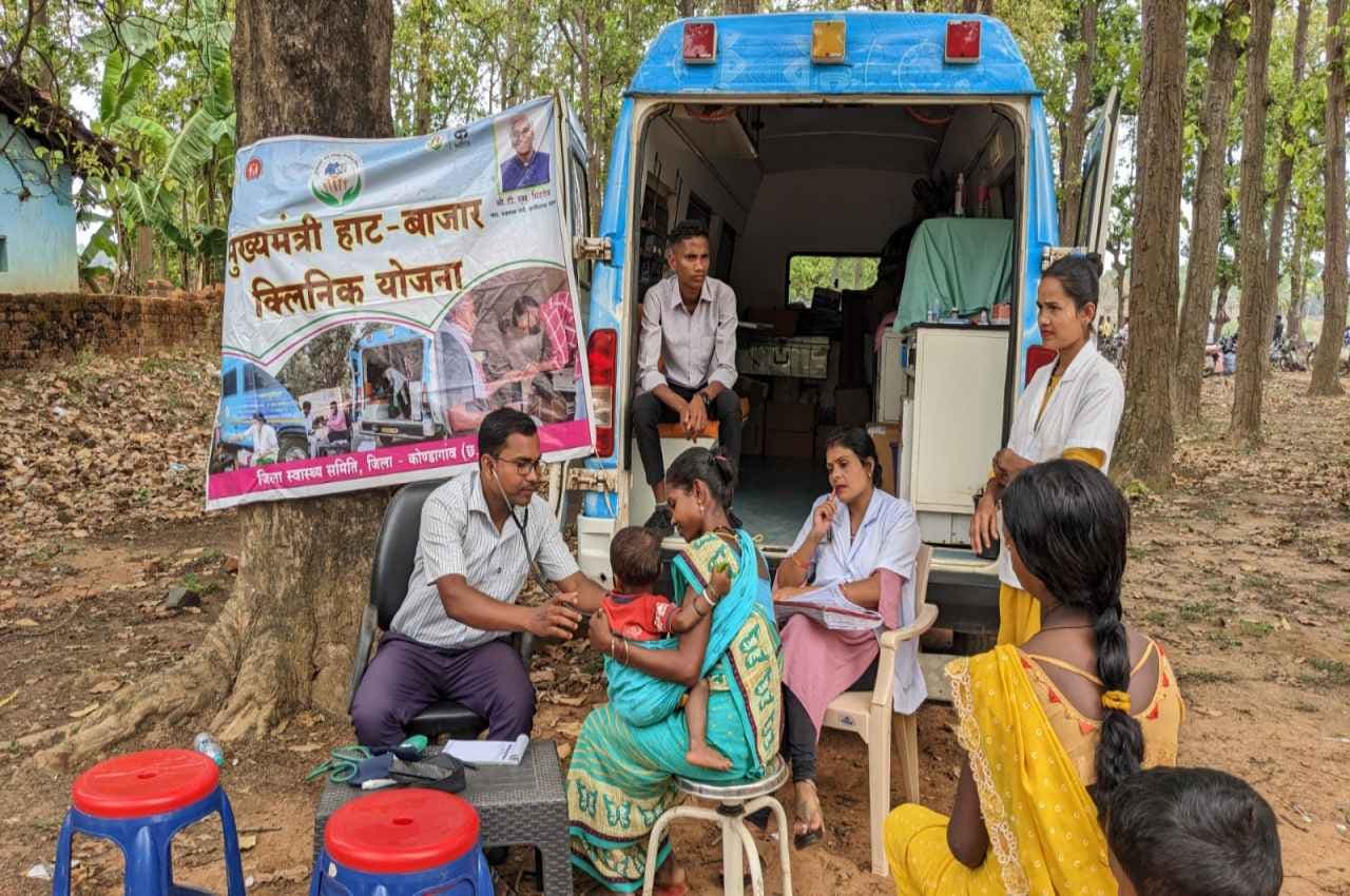 हाट बाजारों में खरीददारी के साथ ग्रामीणों को मिल रहा स्वास्थ्य सुविधाओं का लाभ, जानें सफलता की कहानी